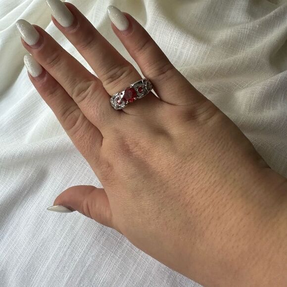 Ruby red cubic zirconia heart ring - Picture 3 of 4